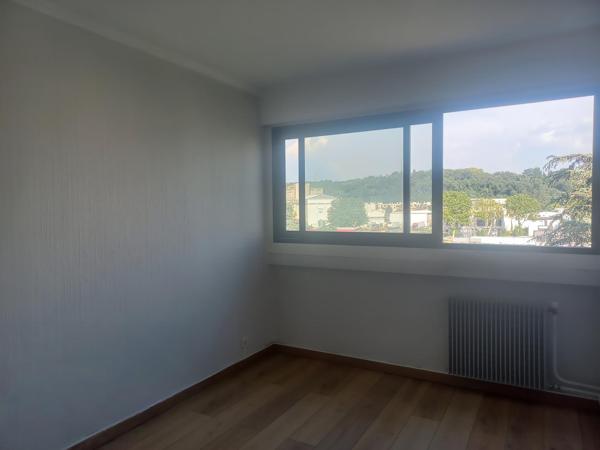 appartement Type 4, résidence avec parc, un garage
