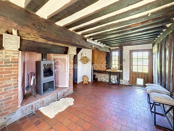 Emmanuel Cauchois BSK immobilier vous présente cette authentique propriété Normande avec ces 5 hectares de pâturages verdoyant, plat, ou coule une rivière, entre campagne et village vous serez trouver une qualité de vie dans cette charmante maison à restaurer, " devis établie pour la restauration ".

D'une superficie d'environ 97m2, avec une dépendance accolée à la maison et sur ces 5 hectares autour de la maison, elle se compose: 
      - Une entrée sur salle 
      - Un salon ouvert avec vue sur les champs 
      - Une cuisine 
      - Un WC 
      - Une buanderie " autrefois une salle de bain "

A l'étage: 
      - 2 chambres 
      - 1 Salle de bain 
      - un bureau 

Les plus de la maison: 
    
     - Diagnostic énergétique D/ B 
     - 5 hectares de terrain plat autour de la maison 
     - Poêle à bois 
     - Non loin du village de Vimoutiers 
     - Comble aménageable permettant de créer un espace supplémentaire