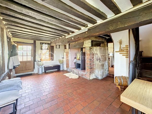 Emmanuel Cauchois BSK immobilier vous présente cette authentique propriété Normande avec ces 5 hectares de pâturages verdoyant, plat, ou coule une rivière, entre campagne et village vous serez trouver une qualité de vie dans cette charmante maison à restaurer, " devis établie pour la restauration ".

D'une superficie d'environ 97m2, avec une dépendance accolée à la maison et sur ces 5 hectares autour de la maison, elle se compose: 
      - Une entrée sur salle 
      - Un salon ouvert avec vue sur les champs 
      - Une cuisine 
      - Un WC 
      - Une buanderie " autrefois une salle de bain "

A l'étage: 
      - 2 chambres 
      - 1 Salle de bain 
      - un bureau 

Les plus de la maison: 
    
     - Diagnostic énergétique D/ B 
     - 5 hectares de terrain plat autour de la maison 
     - Poêle à bois 
     - Non loin du village de Vimoutiers 
     - Comble aménageable permettant de créer un espace supplémentaire