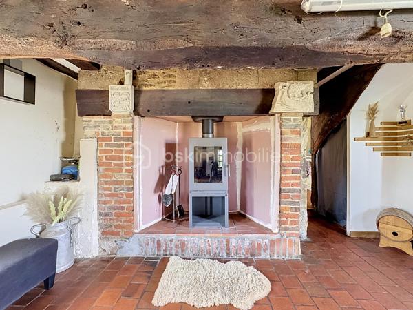 Emmanuel Cauchois BSK immobilier vous présente cette authentique propriété Normande avec ces 5 hectares de pâturages verdoyant, plat, ou coule une rivière, entre campagne et village vous serez trouver une qualité de vie dans cette charmante maison à restaurer, " devis établie pour la restauration ".

D'une superficie d'environ 97m2, avec une dépendance accolée à la maison et sur ces 5 hectares autour de la maison, elle se compose: 
      - Une entrée sur salle 
      - Un salon ouvert avec vue sur les champs 
      - Une cuisine 
      - Un WC 
      - Une buanderie " autrefois une salle de bain "

A l'étage: 
      - 2 chambres 
      - 1 Salle de bain 
      - un bureau 

Les plus de la maison: 
    
     - Diagnostic énergétique D/ B 
     - 5 hectares de terrain plat autour de la maison 
     - Poêle à bois 
     - Non loin du village de Vimoutiers 
     - Comble aménageable permettant de créer un espace supplémentaire