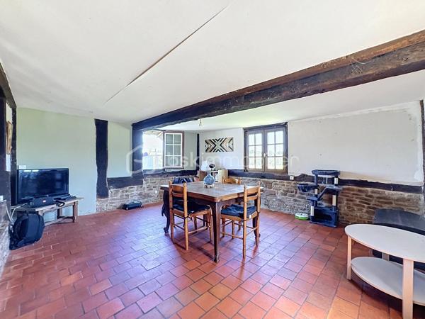 Emmanuel Cauchois BSK immobilier vous présente cette authentique propriété Normande avec ces 5 hectares de pâturages verdoyant, plat, ou coule une rivière, entre campagne et village vous serez trouver une qualité de vie dans cette charmante maison à restaurer, " devis établie pour la restauration ".

D'une superficie d'environ 97m2, avec une dépendance accolée à la maison et sur ces 5 hectares autour de la maison, elle se compose: 
      - Une entrée sur salle 
      - Un salon ouvert avec vue sur les champs 
      - Une cuisine 
      - Un WC 
      - Une buanderie " autrefois une salle de bain "

A l'étage: 
      - 2 chambres 
      - 1 Salle de bain 
      - un bureau 

Les plus de la maison: 
    
     - Diagnostic énergétique D/ B 
     - 5 hectares de terrain plat autour de la maison 
     - Poêle à bois 
     - Non loin du village de Vimoutiers 
     - Comble aménageable permettant de créer un espace supplémentaire