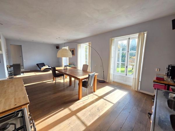 GROS POTENTIEL POUR CETTE TRES BELLE PROPRIETE DE 19HA AVEC CHATEAU ET BATIMENT DE + DE 1200 M²