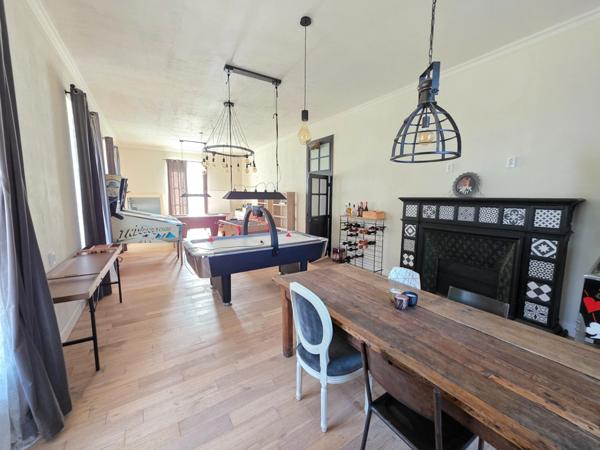 GROS POTENTIEL POUR CETTE TRES BELLE PROPRIETE DE 19HA AVEC CHATEAU ET BATIMENT DE + DE 1200 M²