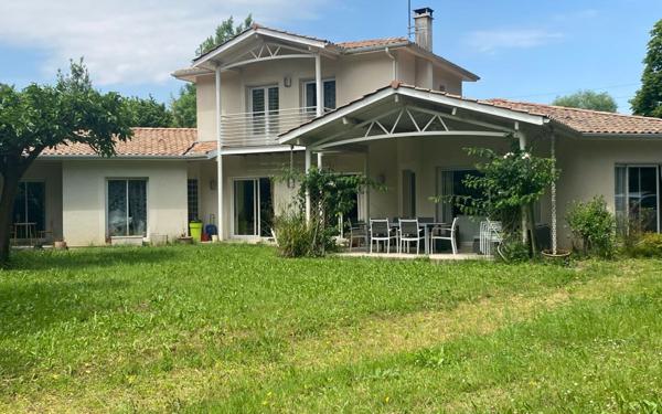 Maison à vendre    6 pièces •  Sainte-Eulalie