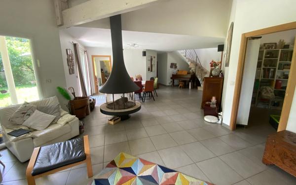 Maison à vendre    6 pièces •  Sainte-Eulalie