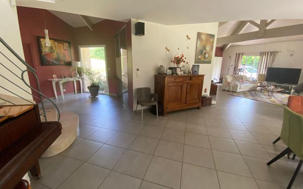 Maison à vendre    6 pièces •  Sainte-Eulalie