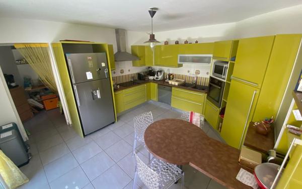 Maison à vendre    6 pièces •  Sainte-Eulalie