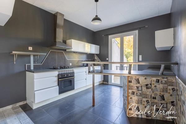 Maison à vendre 5 pièces, Bergerac 4 chambres sur 257 m2 de terrain