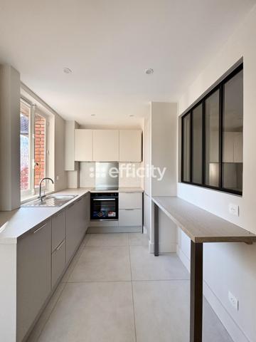 Appartement
         3 pièces
        - 72 m² Bien prestige 680 000 € *
