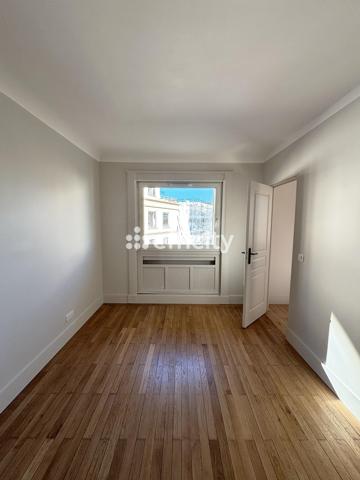 Appartement
         3 pièces
        - 72 m² Bien prestige 680 000 € *