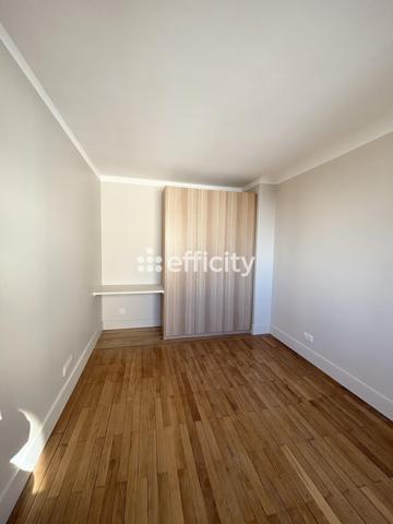 Appartement
         3 pièces
        - 72 m² Bien prestige 680 000 € *
