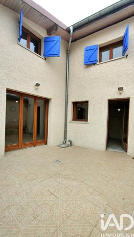 Location maison 6 pièces 117 m² Saint-Jean-de-Soudain