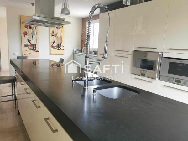Maison 4 chambres en impasse, 200m², 1000m² terrain, piscine