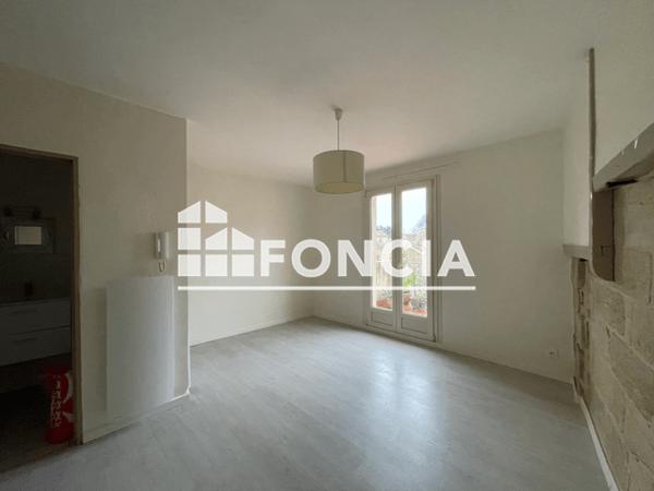 Location Studio 20.63 m² - 14 AVENUE GENERAL VINCENT Uzes 30700
