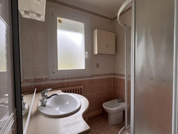 maison de plain-pied de 97m2 avec dépendances et jardin, 3 chambres