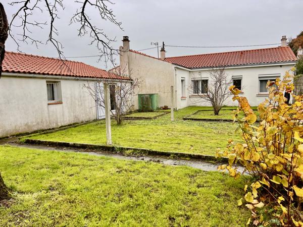 maison de plain-pied de 97m2 avec dépendances et jardin, 3 chambres