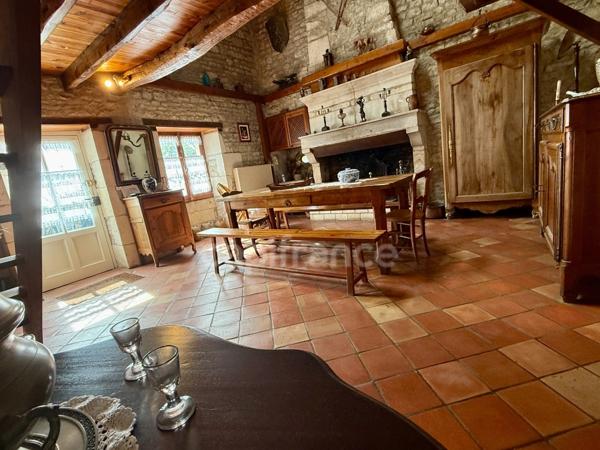 🏡 Maison en pierre pleine de caractère avec potentiel locatif – proche de Cherveux