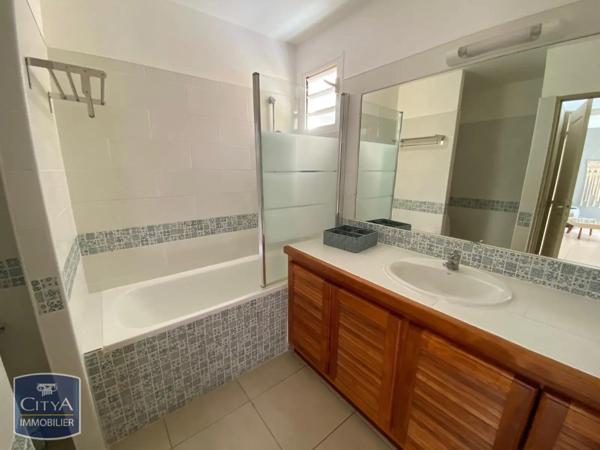 Appartement à louer 2 pièces 41.03m² Saint-Leu (97436)
