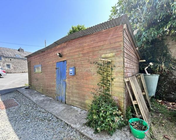 Maison mitoyenne 1 côté Le Mené 70 m²
