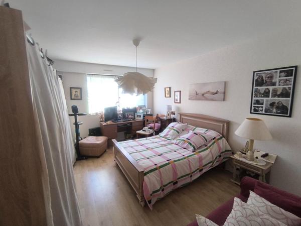 Bel appartement 3 pièces avec balcon, box, cave idéalement situé