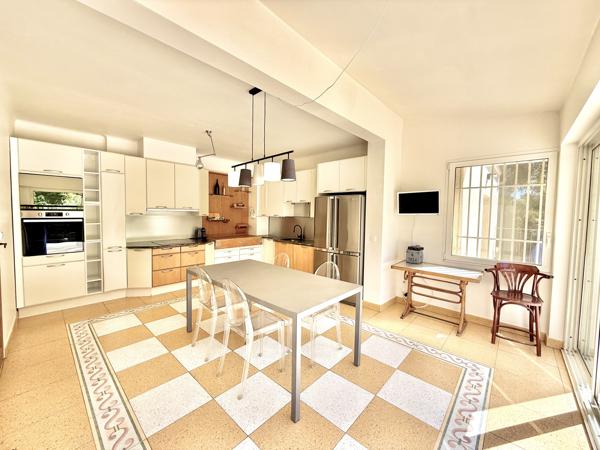 Maison
         11 pièces
        - 190 m² Bien prestige 899 000 € *