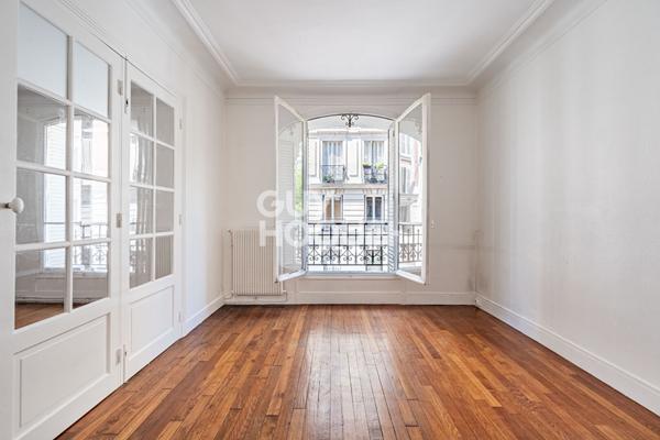 APPARTEMENT 3 PIECES DANS UN BEL IMMEUBLE ANCIEN