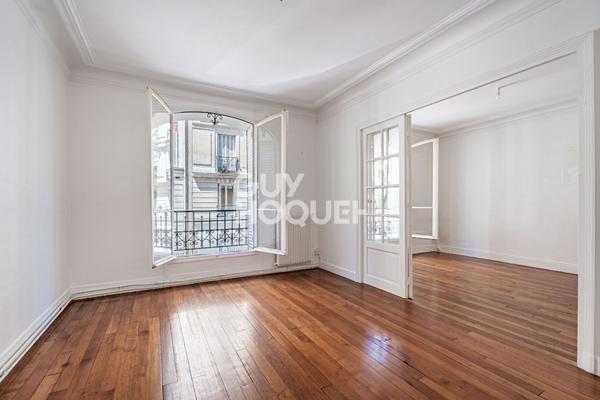 APPARTEMENT 3 PIECES DANS UN BEL IMMEUBLE ANCIEN