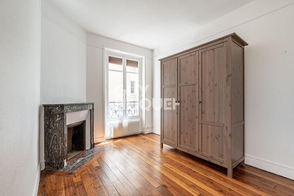 APPARTEMENT 3 PIECES DANS UN BEL IMMEUBLE ANCIEN