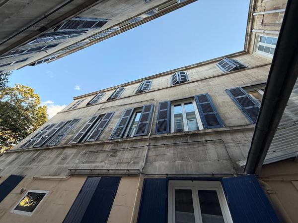 SOUS OFFRE - ROCHEFORT - Appartement 2 pièces avec locataire en place (bail vide)