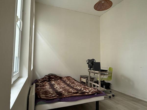 SOUS OFFRE - ROCHEFORT - Appartement 2 pièces avec locataire en place (bail vide)