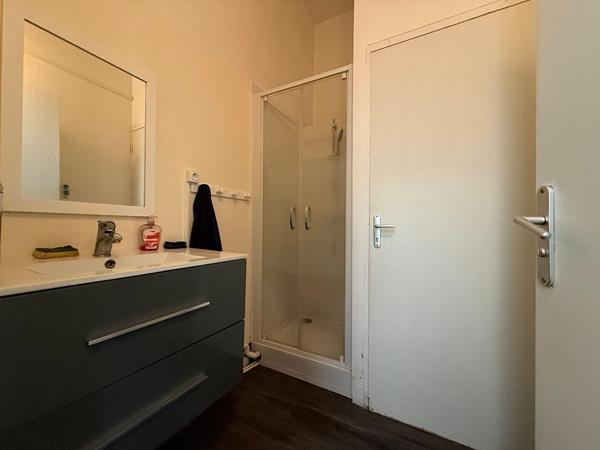 SOUS OFFRE - ROCHEFORT - Appartement 2 pièces avec locataire en place (bail vide)