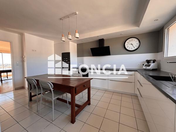 Location Appartement meublé 6 pièces 243.95 m² - Hyeres 83400