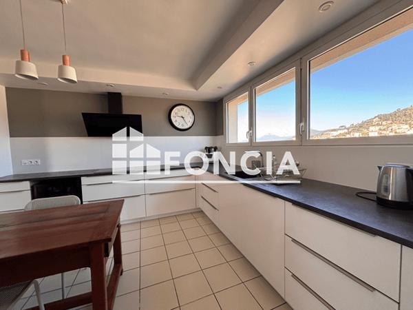 Location Appartement meublé 6 pièces 243.95 m² - Hyeres 83400