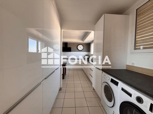 Location Appartement meublé 6 pièces 243.95 m² - Hyeres 83400
