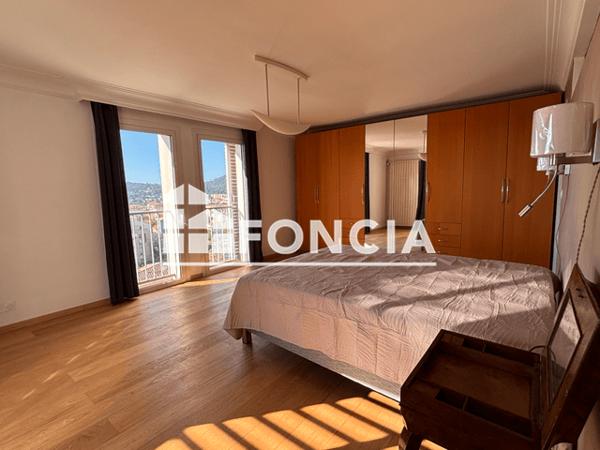 Location Appartement meublé 6 pièces 243.95 m² - Hyeres 83400