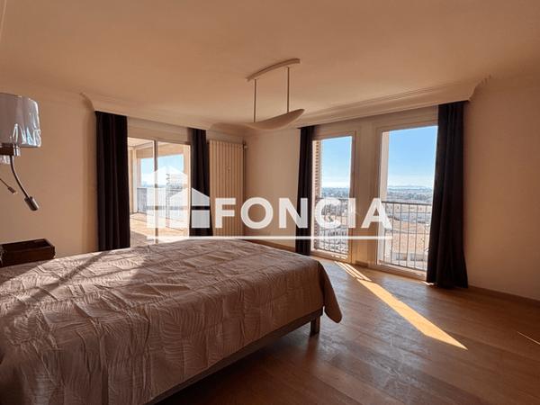 Location Appartement meublé 6 pièces 243.95 m² - Hyeres 83400