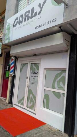 DEUX LOCAUX COMMERCIAUX