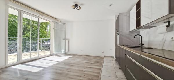 Clamart – Jardin Parisien – 3 pièces avec balcon et parking, à deux pas du Tram T6