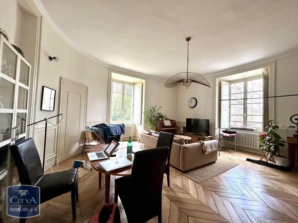 Appartement à louer 5 pièces 142.31m²