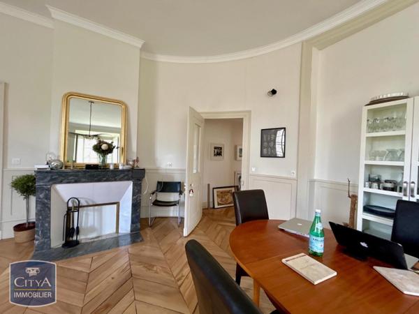 Appartement à louer 5 pièces 142.31m²