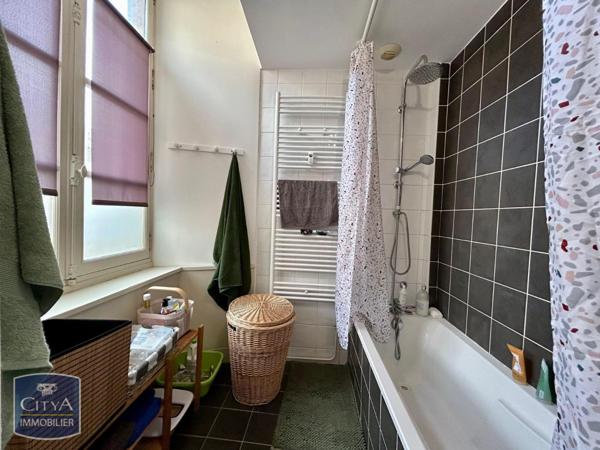 Appartement à louer 5 pièces 142.31m²
