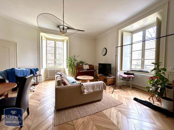 Appartement à louer 5 pièces 142.31m²