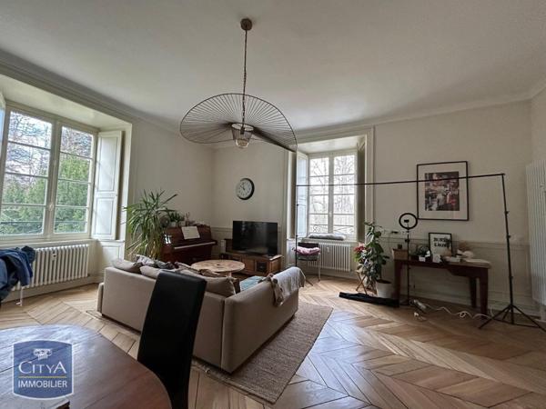 Appartement à louer 5 pièces 142.31m²