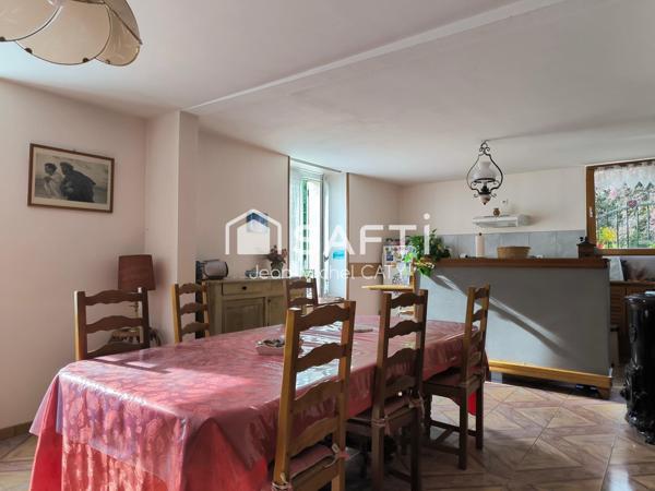 Fraisans maison de 144 m² sur 3594 m² de terrain avec 4 chambres.