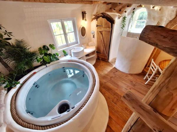 Maison ancienne - Sarlat-la-caneda Cocon romantique avec jacuzzi au bord de la Dordogne