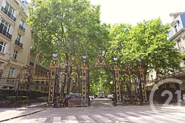 Appartement F3 à vendre  3 pièces - 64 m2 PARIS - 75008