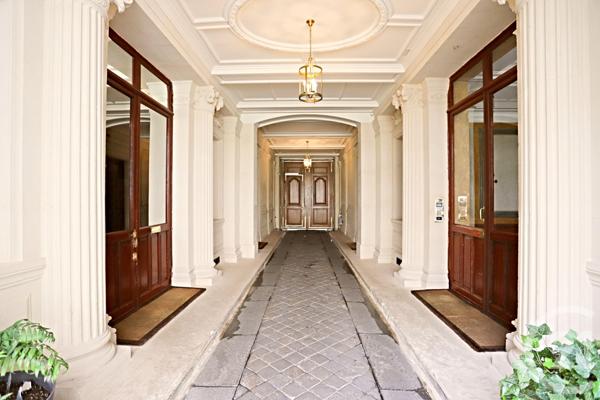 Appartement F3 à vendre  3 pièces - 64 m2 PARIS - 75008