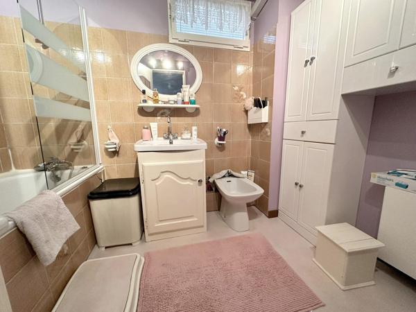 A VISITER SUR LE PONTET (84)  -  MAISON A ETAGE  DE 92 m² env. AVEC TERRAIN