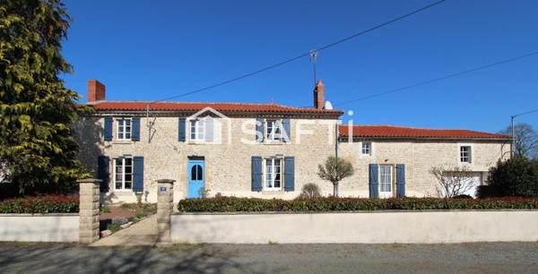 MAISON EN PIERRE AVEC NOMBREUSES DÉPENDANCES