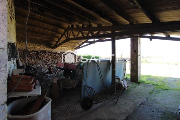 MAISON EN PIERRE AVEC NOMBREUSES DÉPENDANCES